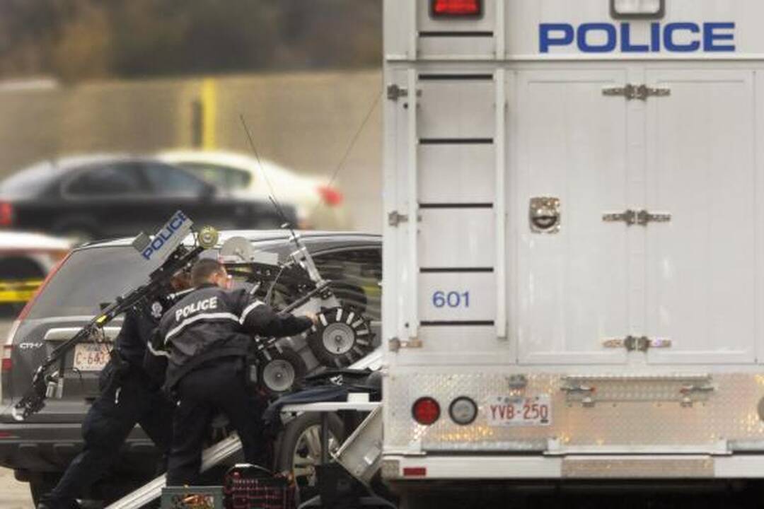 Kanadoje 11 įkaitų pagrobęs užpuolikas pasidavė policijai