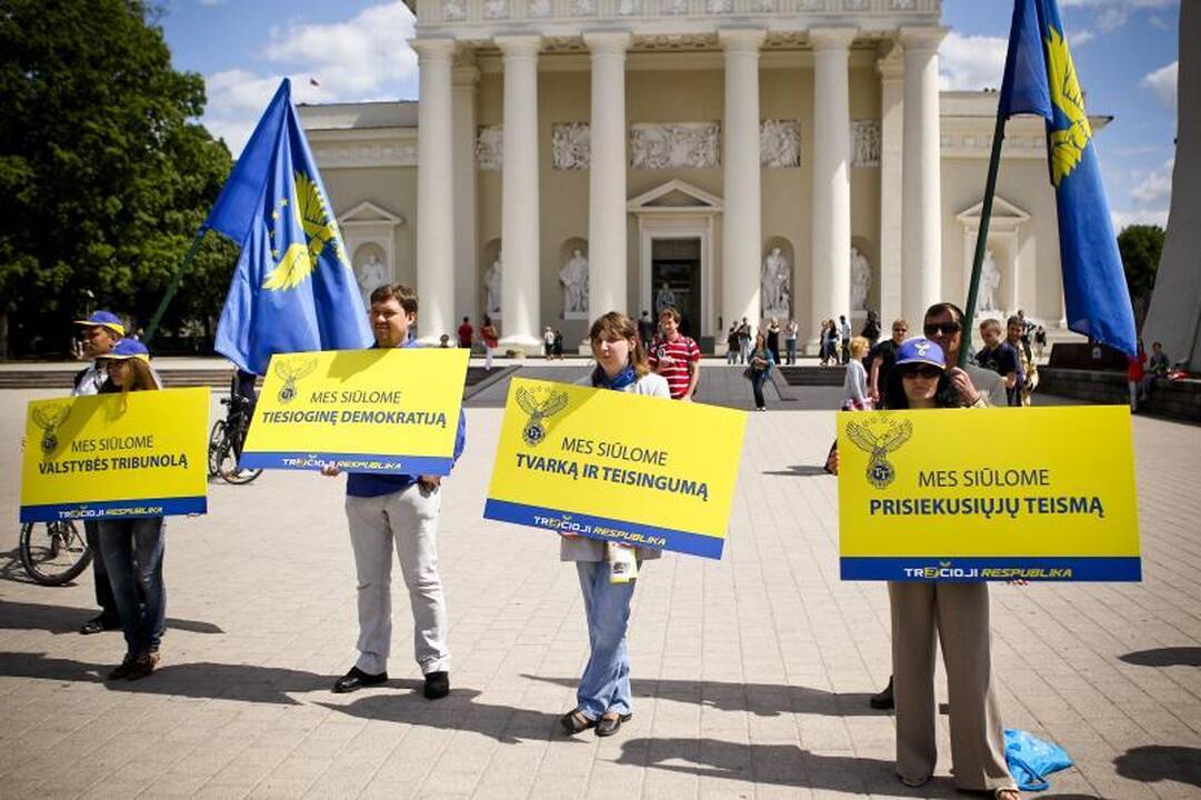 N.Venckienę palaikantys žmonės Vilniuje šaukėsi „tautos teismo“