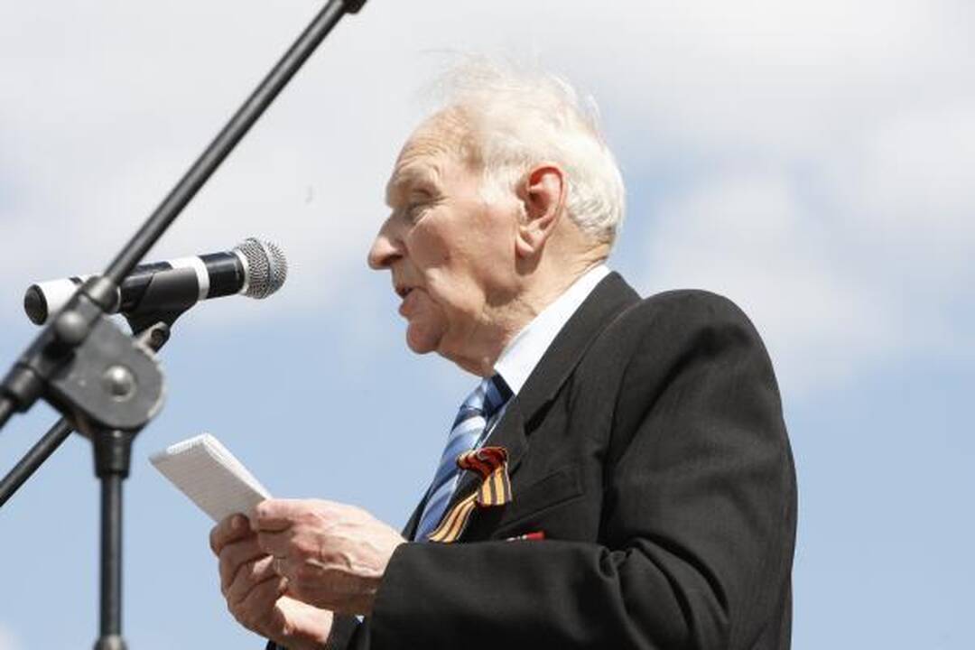 Pergalės diena Klaipėdoje: gėlės ir padėkos veteranams