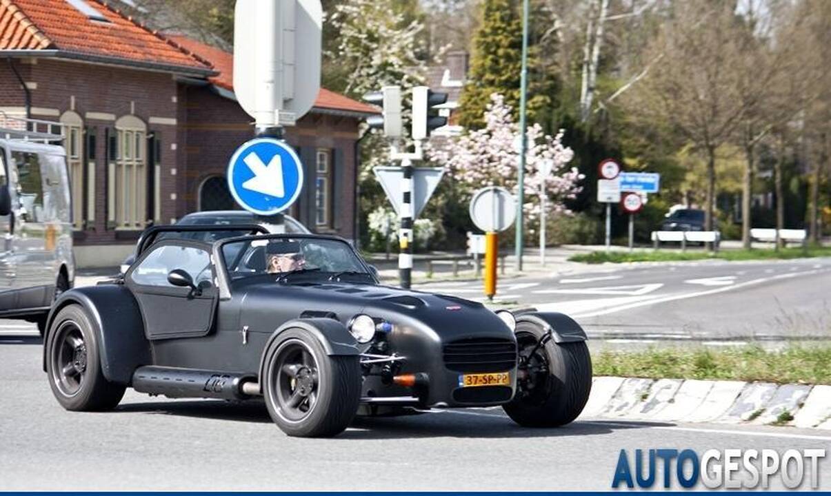 Nauja superautomobilių tendencija – tik matiniai atspalviai