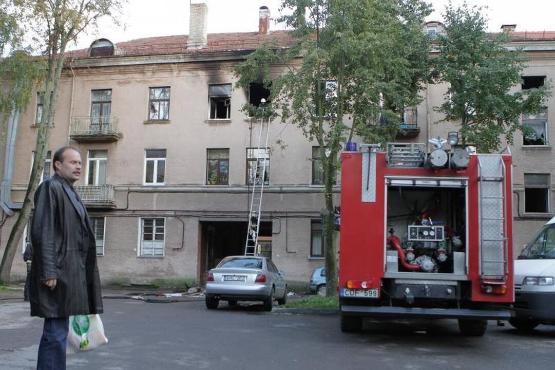 Klaipėdoje, Stasio Šimkaus gatvėje, užsiliepsnojo butas