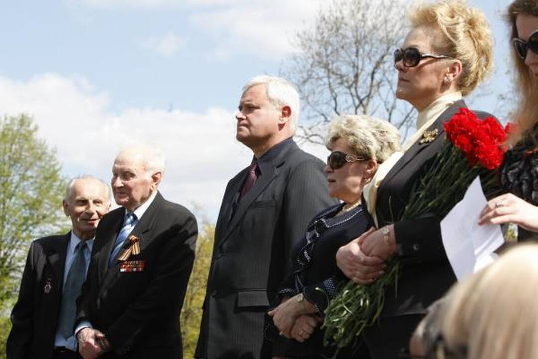 Pergalės diena Klaipėdoje: gėlės ir padėkos veteranams