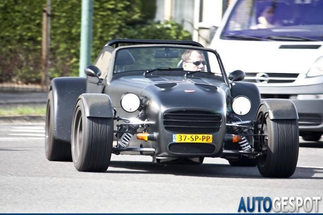 Nauja superautomobilių tendencija – tik matiniai atspalviai