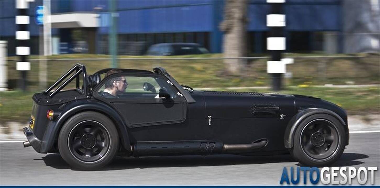 Nauja superautomobilių tendencija – tik matiniai atspalviai