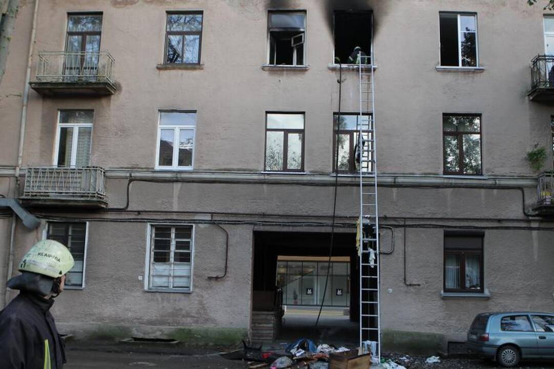 Klaipėdoje, Stasio Šimkaus gatvėje, užsiliepsnojo butas