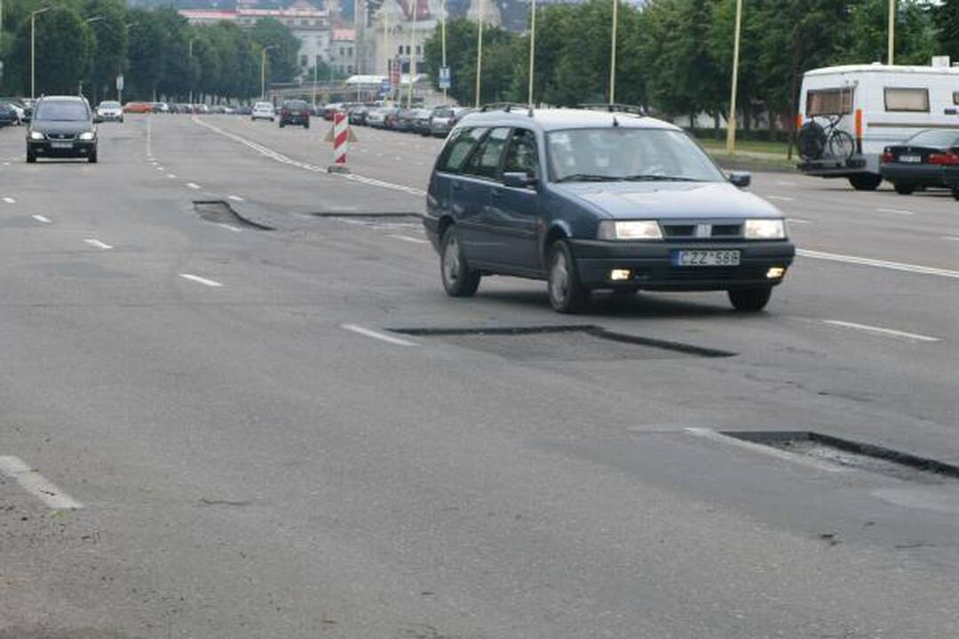 Karaliaus Mindaugo prospekte - lyg slalome (papildyta)