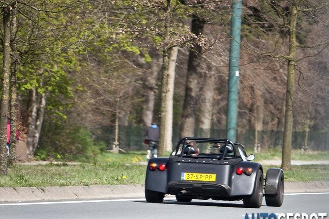 Nauja superautomobilių tendencija – tik matiniai atspalviai