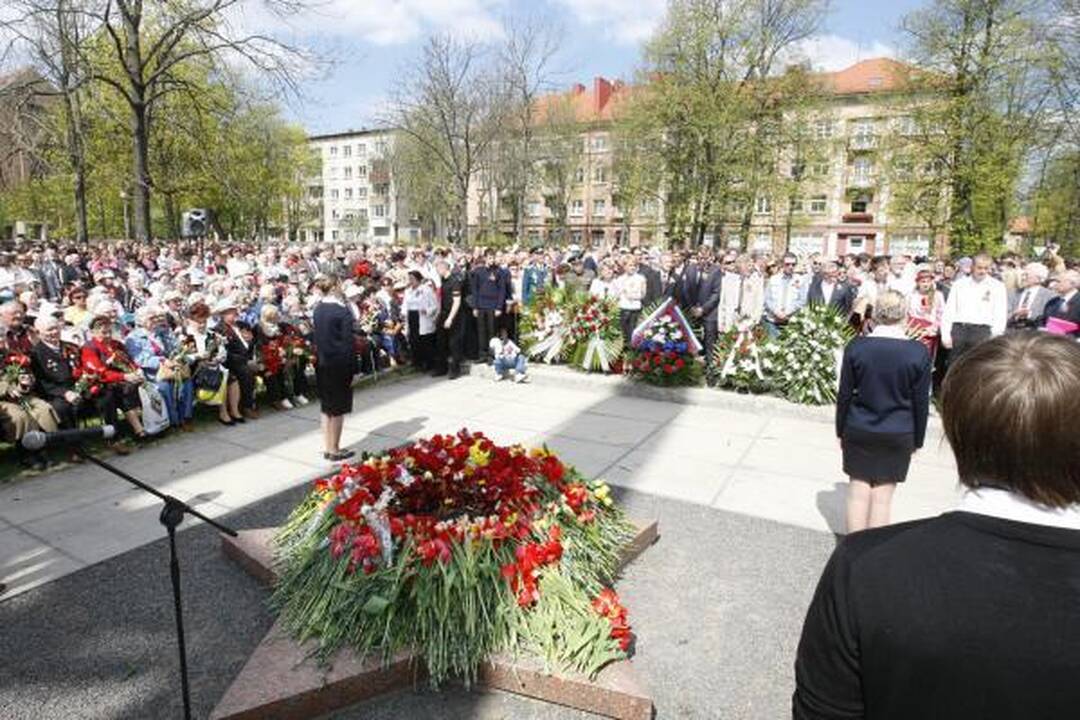 Pergalės diena Klaipėdoje: gėlės ir padėkos veteranams