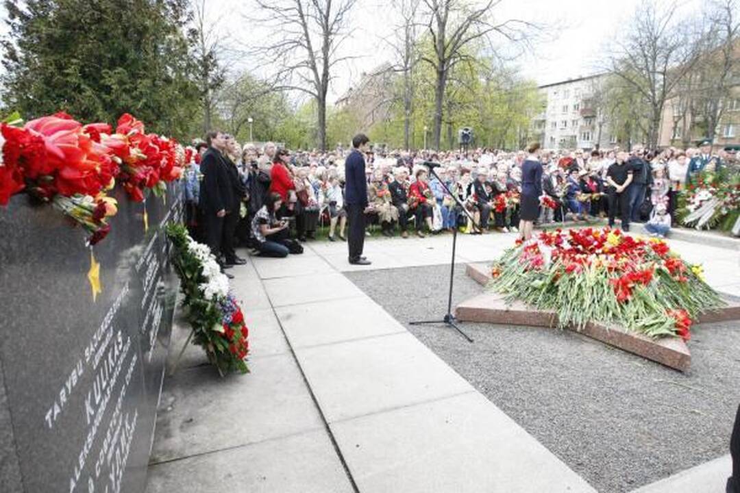 Pergalės diena Klaipėdoje: gėlės ir padėkos veteranams