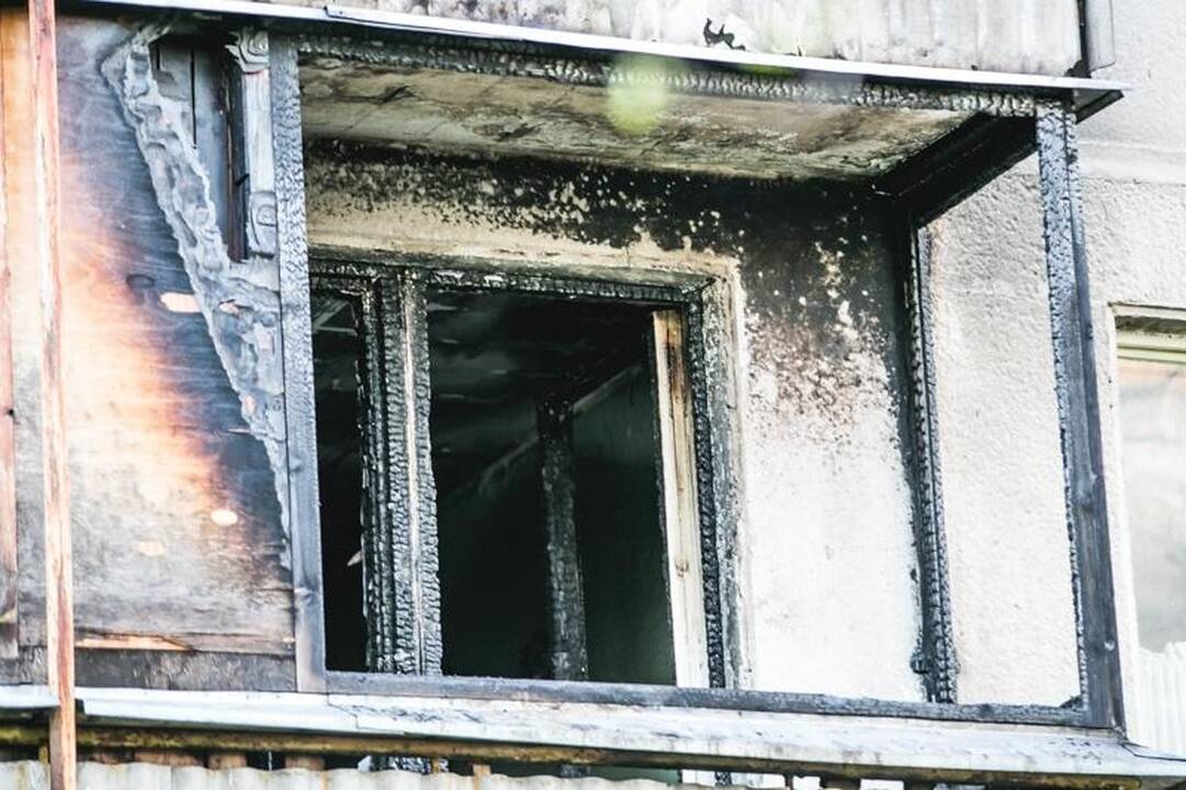Pavojingas gaisras Partizanų gatvėje kilo dėl vaikų pokštų?