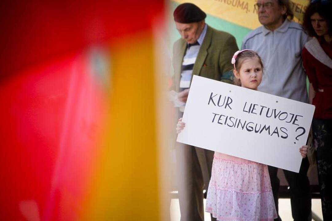 N.Venckienę palaikantys žmonės Vilniuje šaukėsi „tautos teismo“