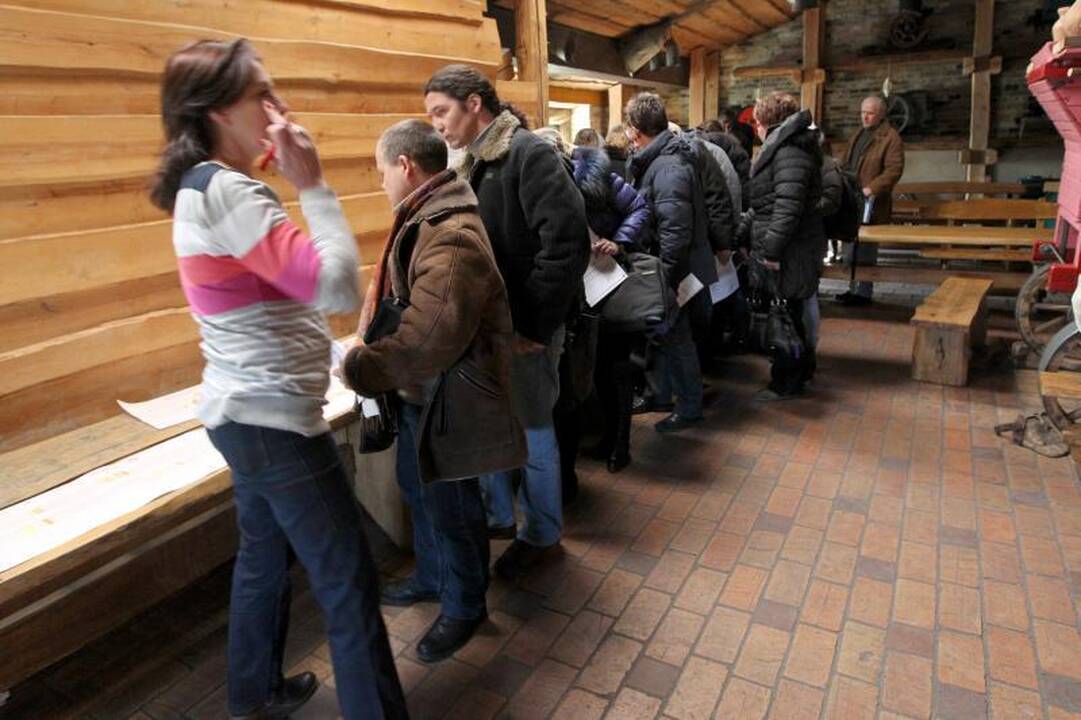 Norintys prekiauti Kaziuko mugėje prie leidimų laukė net pusdienį
