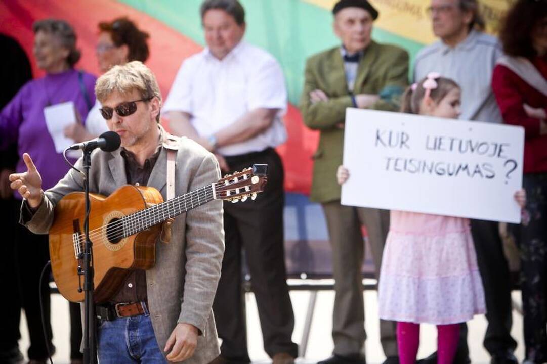 N.Venckienę palaikantys žmonės Vilniuje šaukėsi „tautos teismo“