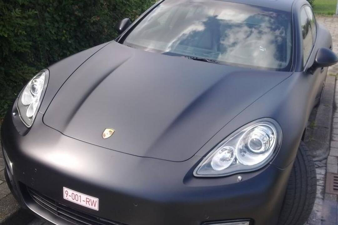 Nauja superautomobilių tendencija – tik matiniai atspalviai