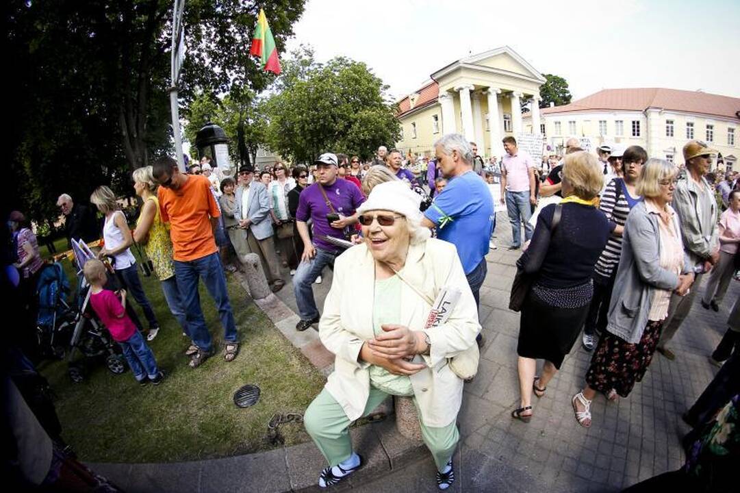 N.Venckienę palaikantys žmonės Vilniuje šaukėsi „tautos teismo“