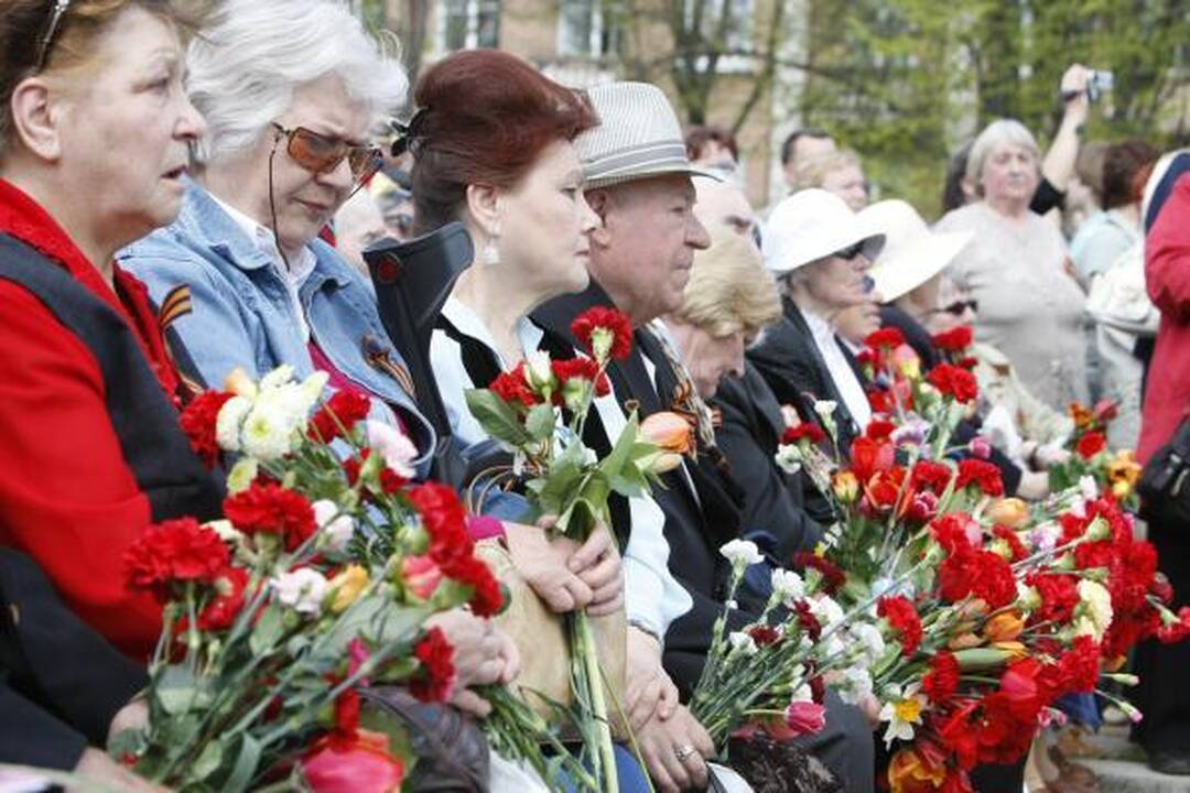 Pergalės diena Klaipėdoje: gėlės ir padėkos veteranams