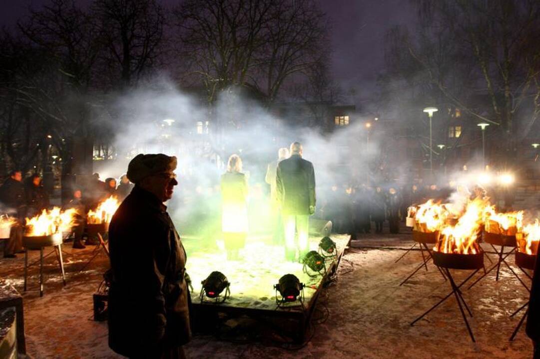 Kaune suliepsnojo aukurai Sausio 13-osios didvyriams