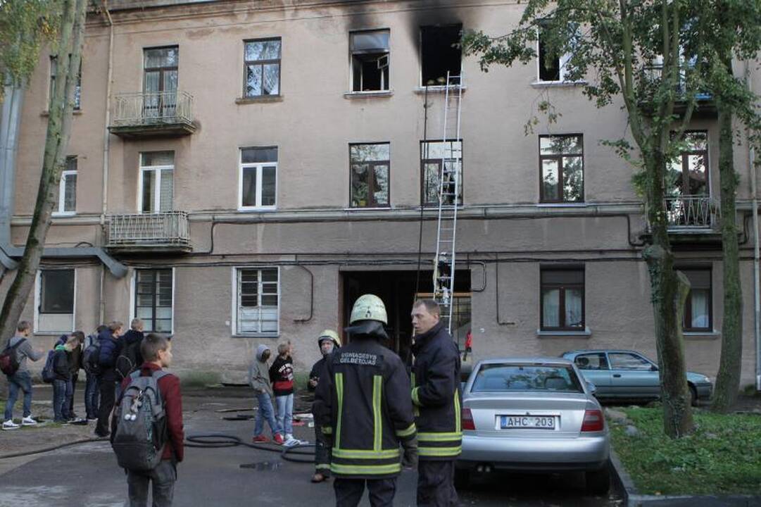 Klaipėdoje, Stasio Šimkaus gatvėje, užsiliepsnojo butas