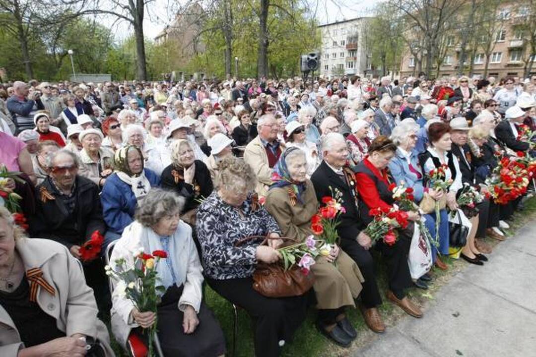 Pergalės diena Klaipėdoje: gėlės ir padėkos veteranams