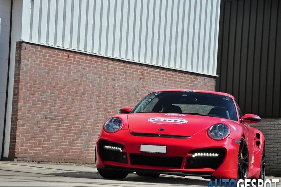 Nauja superautomobilių tendencija – tik matiniai atspalviai