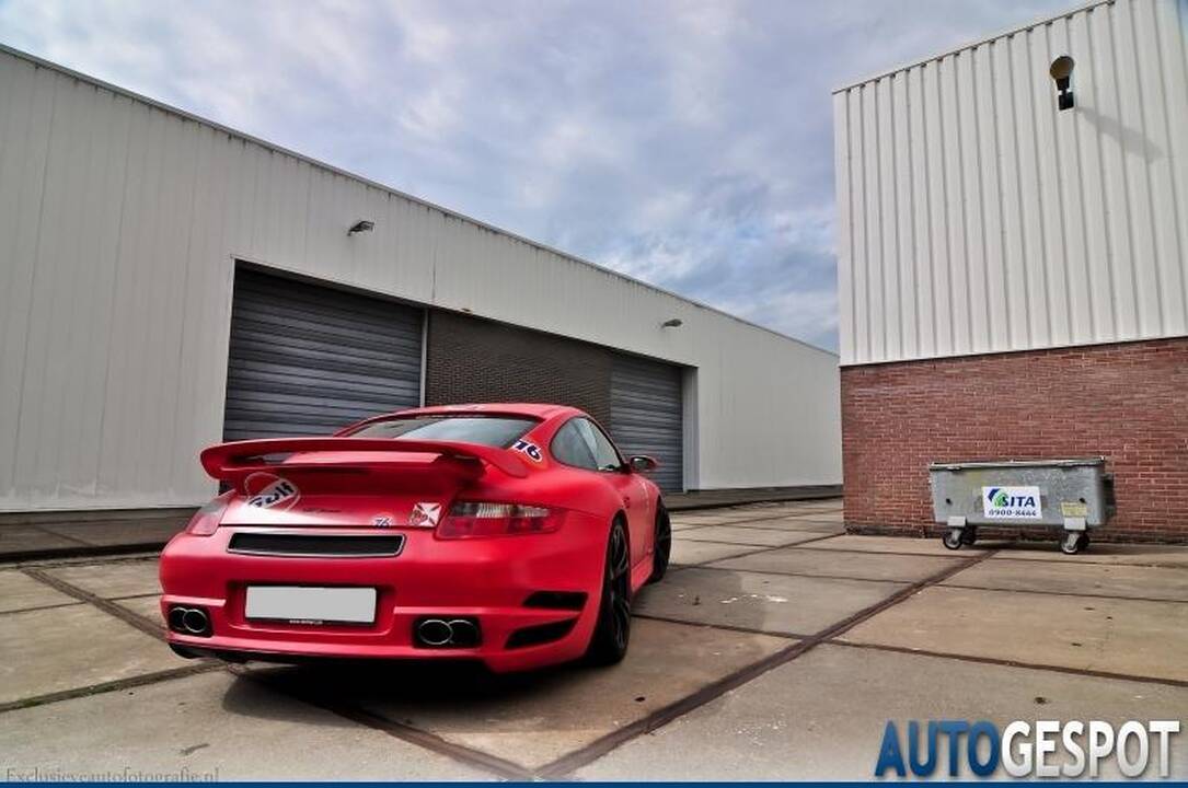 Nauja superautomobilių tendencija – tik matiniai atspalviai