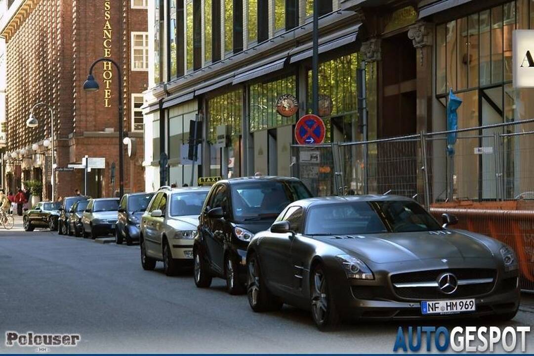 Nauja superautomobilių tendencija – tik matiniai atspalviai