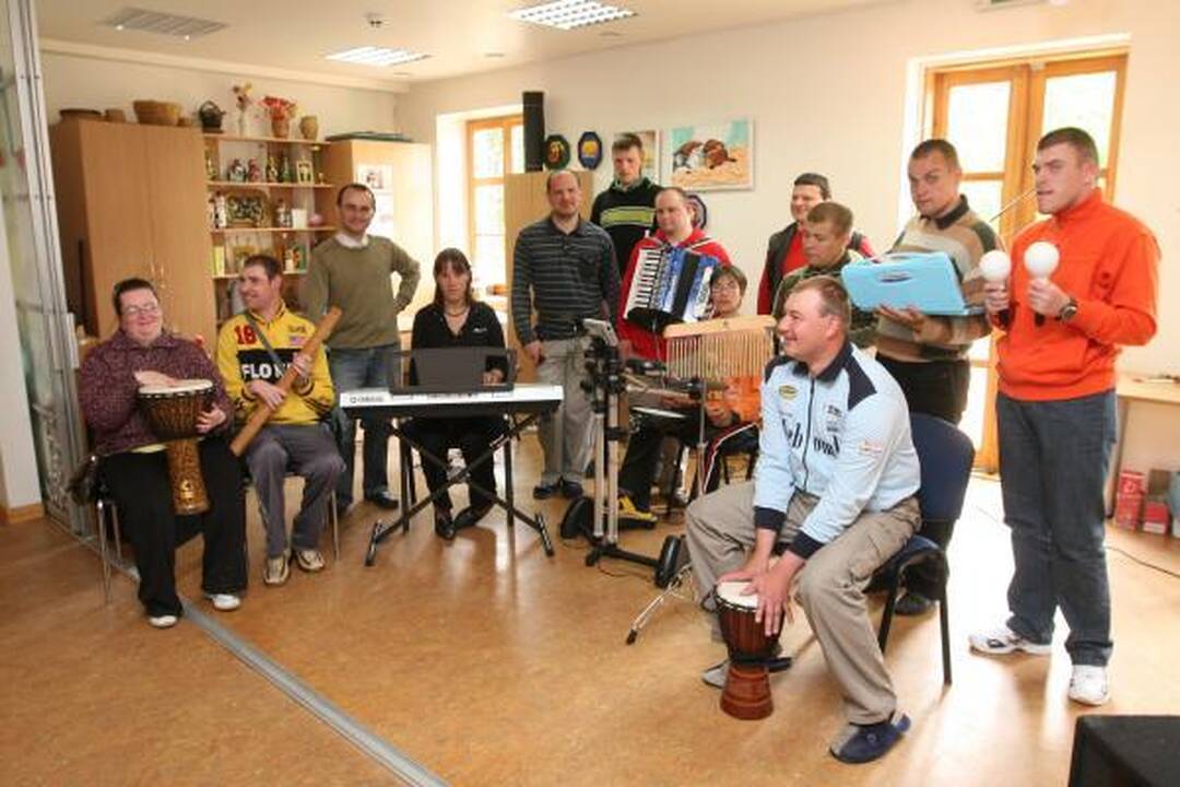 Klaipėdos choro dovanoti instrumentai pasiekė neįgaliuosius