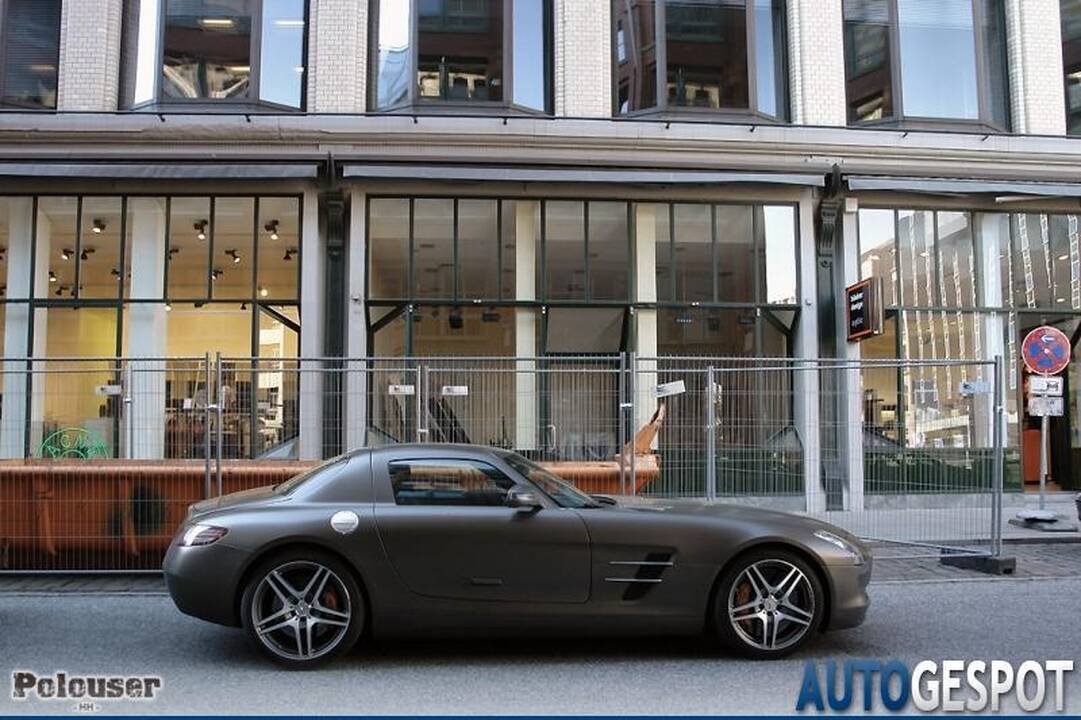 Nauja superautomobilių tendencija – tik matiniai atspalviai
