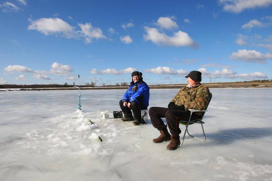 Kaune poledinės žvejybos mėgėjai meškerių dar nedžiauna 