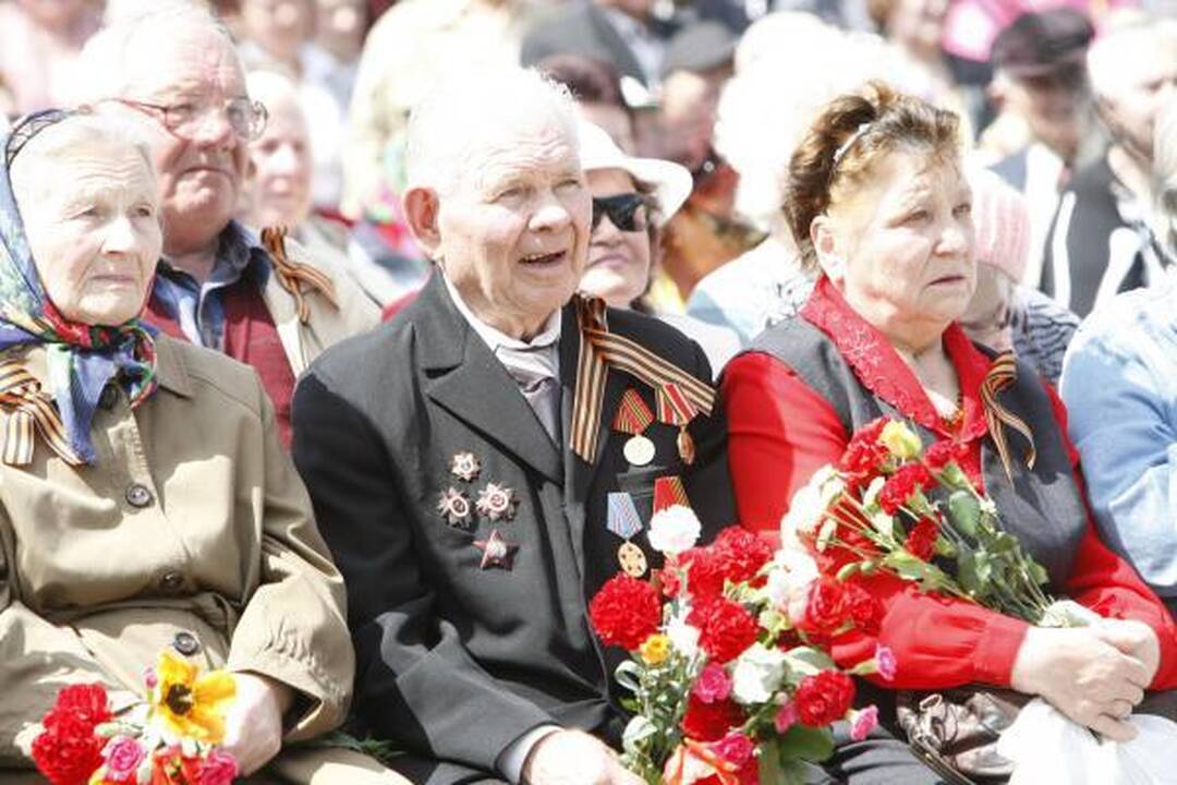 Pergalės diena Klaipėdoje: gėlės ir padėkos veteranams