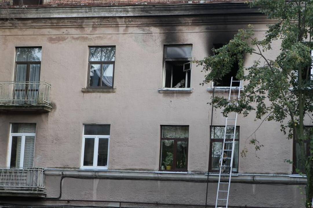 Klaipėdoje, Stasio Šimkaus gatvėje, užsiliepsnojo butas