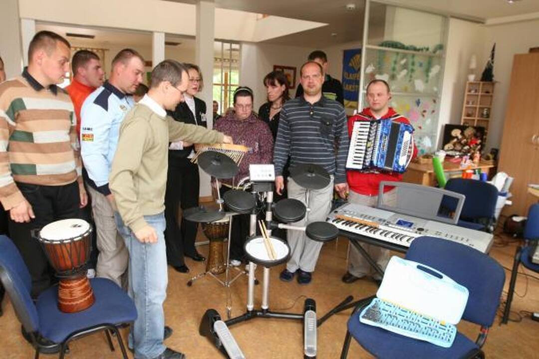 Klaipėdos choro dovanoti instrumentai pasiekė neįgaliuosius