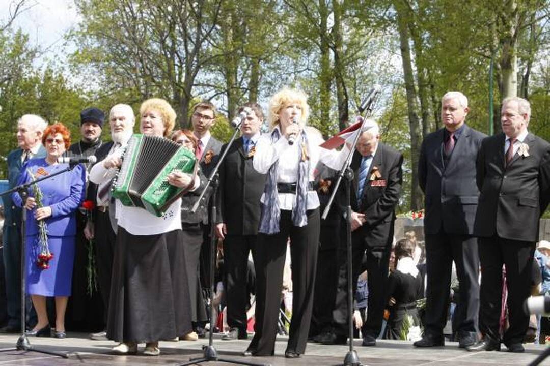 Pergalės diena Klaipėdoje: gėlės ir padėkos veteranams
