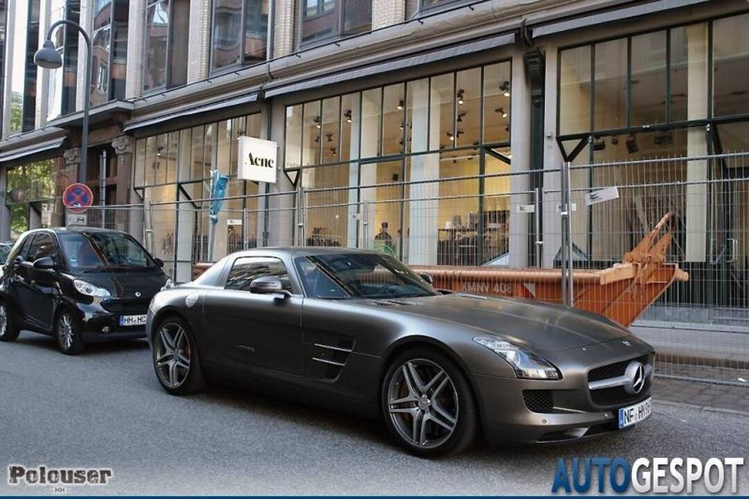 Nauja superautomobilių tendencija – tik matiniai atspalviai