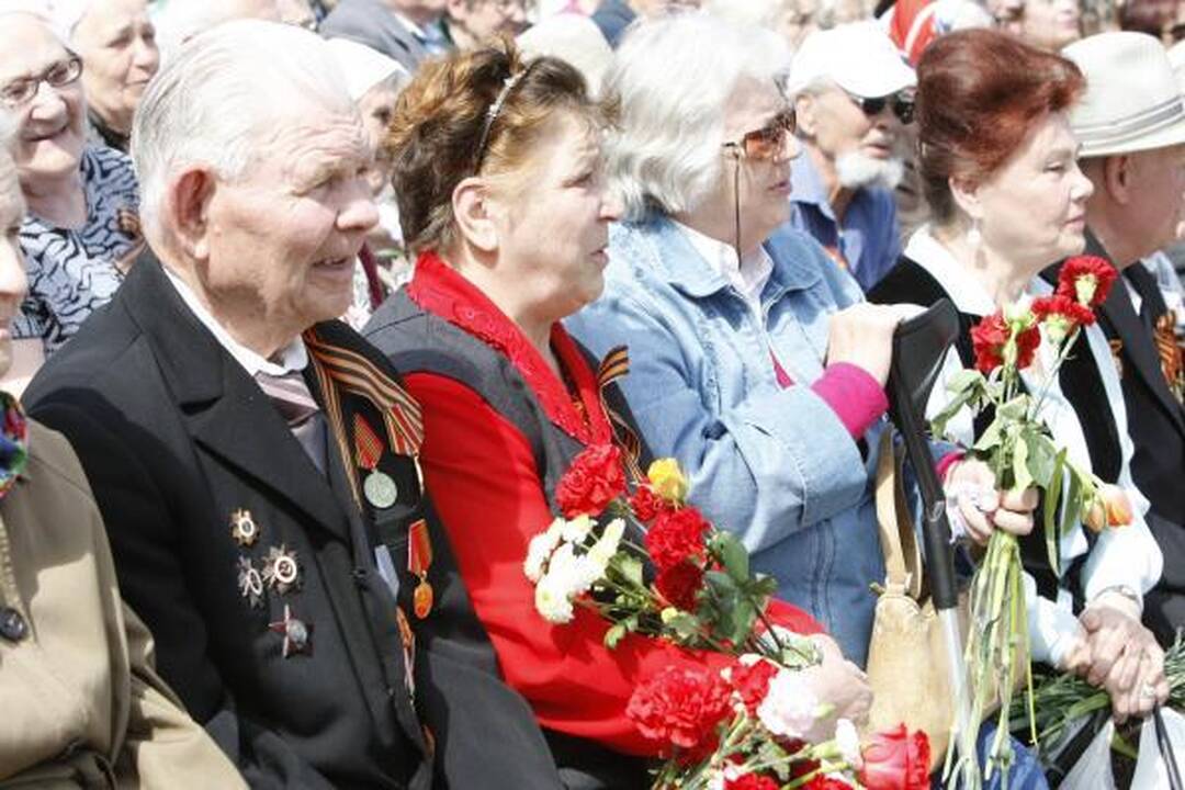 Pergalės diena Klaipėdoje: gėlės ir padėkos veteranams