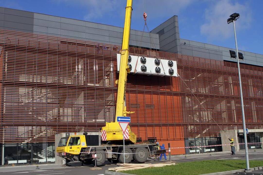 Klaipėdos arenoje skubama sumontuoti ledo įrangą