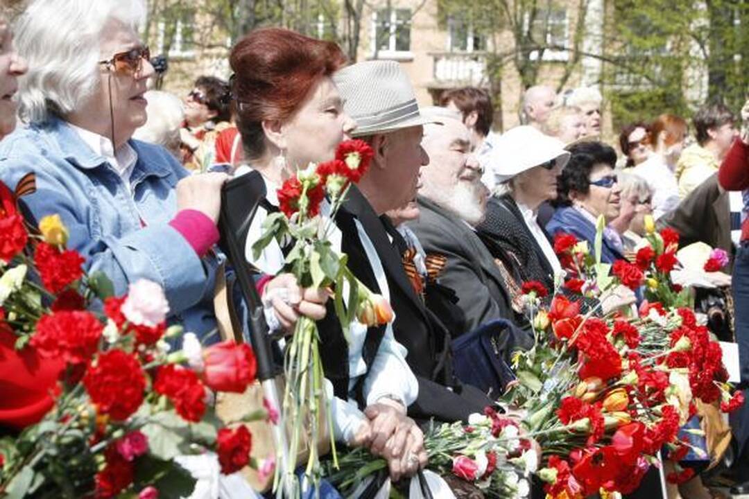 Pergalės diena Klaipėdoje: gėlės ir padėkos veteranams