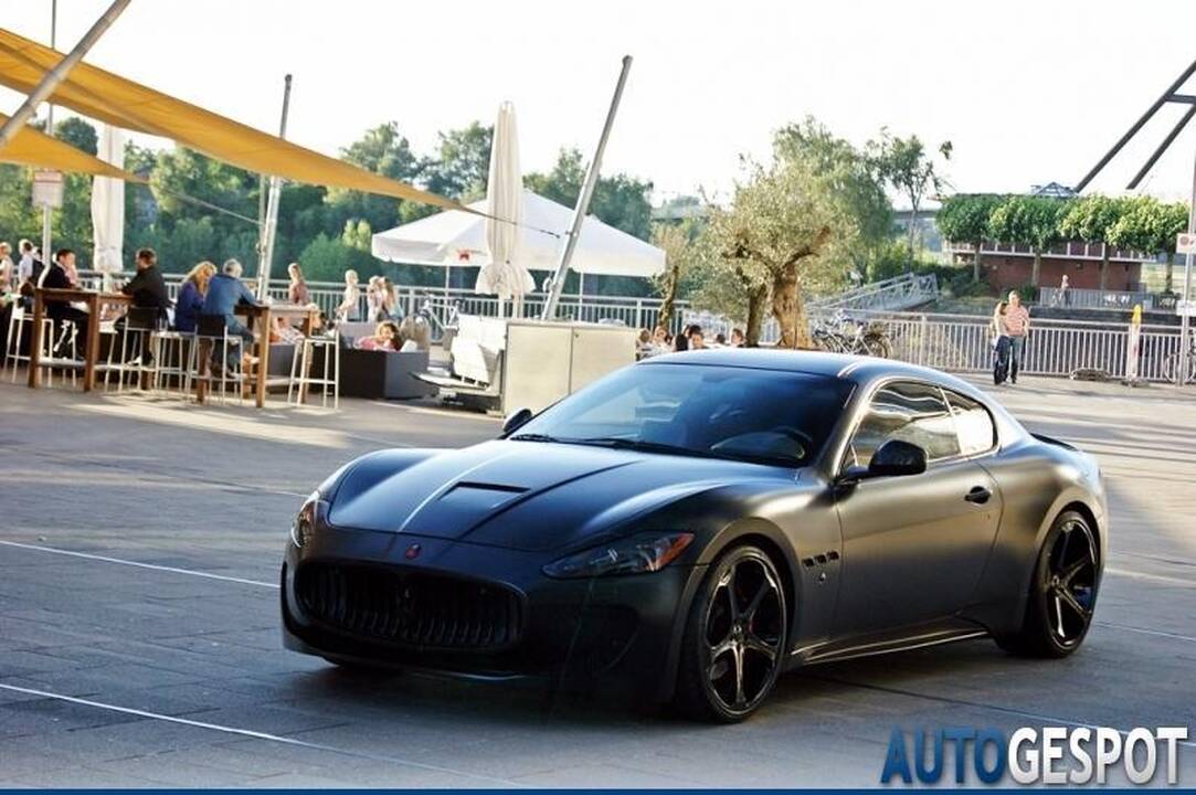 Nauja superautomobilių tendencija – tik matiniai atspalviai
