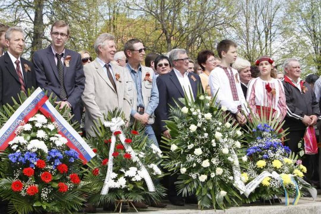 Pergalės diena Klaipėdoje: gėlės ir padėkos veteranams