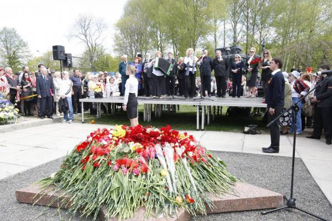 Pergalės diena Klaipėdoje: gėlės ir padėkos veteranams