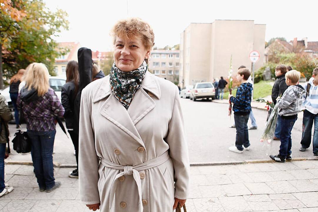 Mokytojų diena - auklėtinių gėlės ir sveikinimai