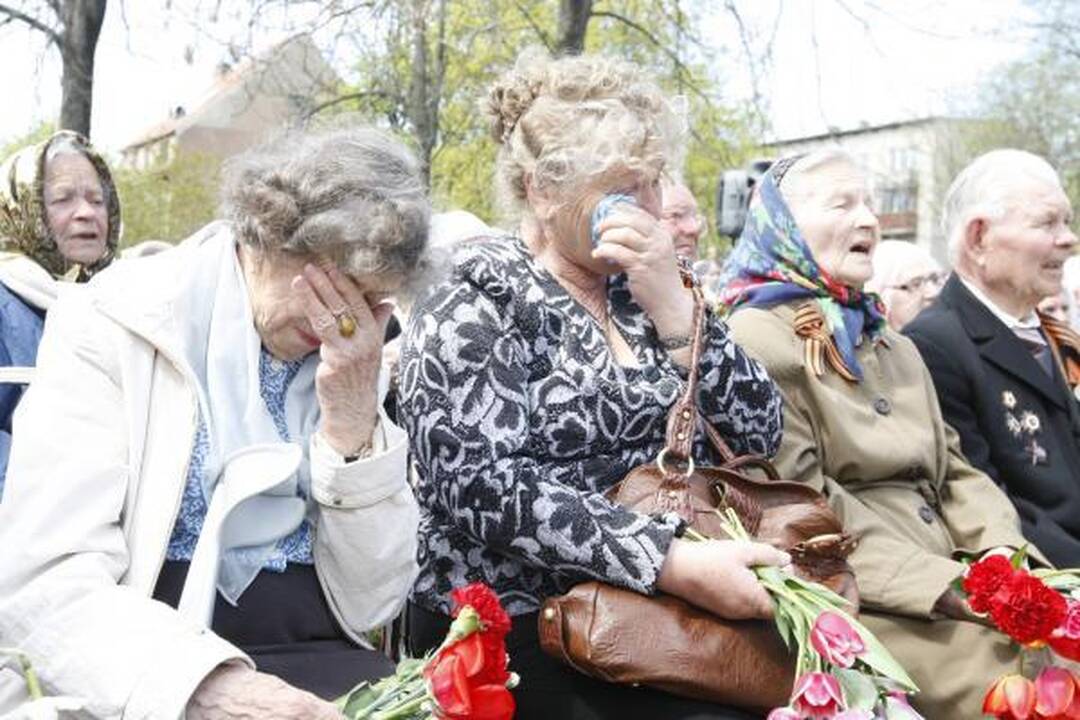 Pergalės diena Klaipėdoje: gėlės ir padėkos veteranams