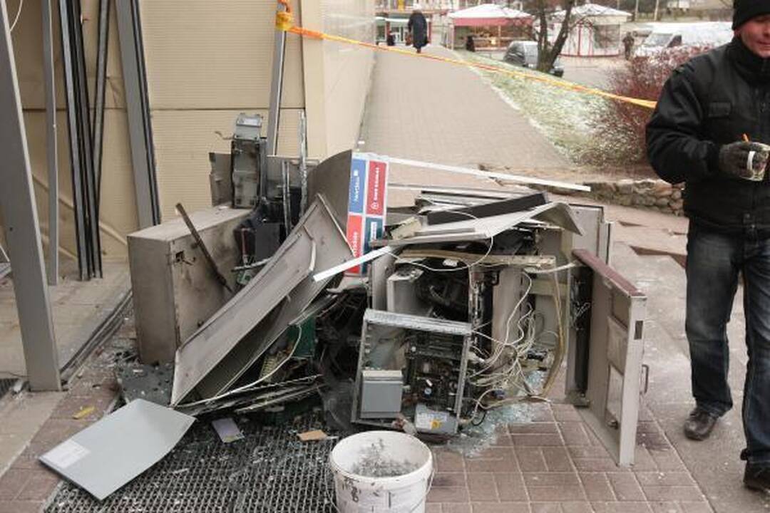 Prie "Iki" bankomato sprogdinimu įtariamas vyras sulaikytas Lenkijoje