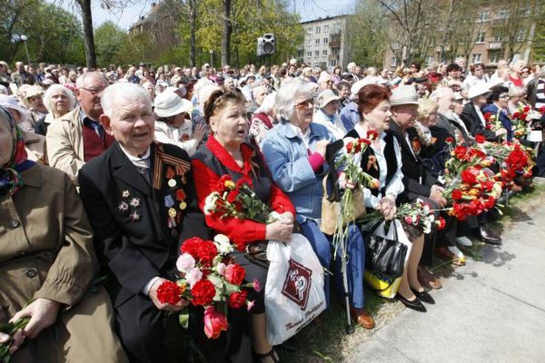 Pergalės diena Klaipėdoje: gėlės ir padėkos veteranams