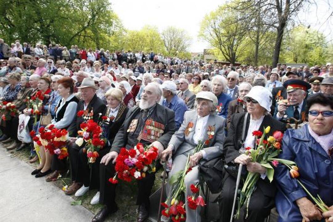 Pergalės diena Klaipėdoje: gėlės ir padėkos veteranams