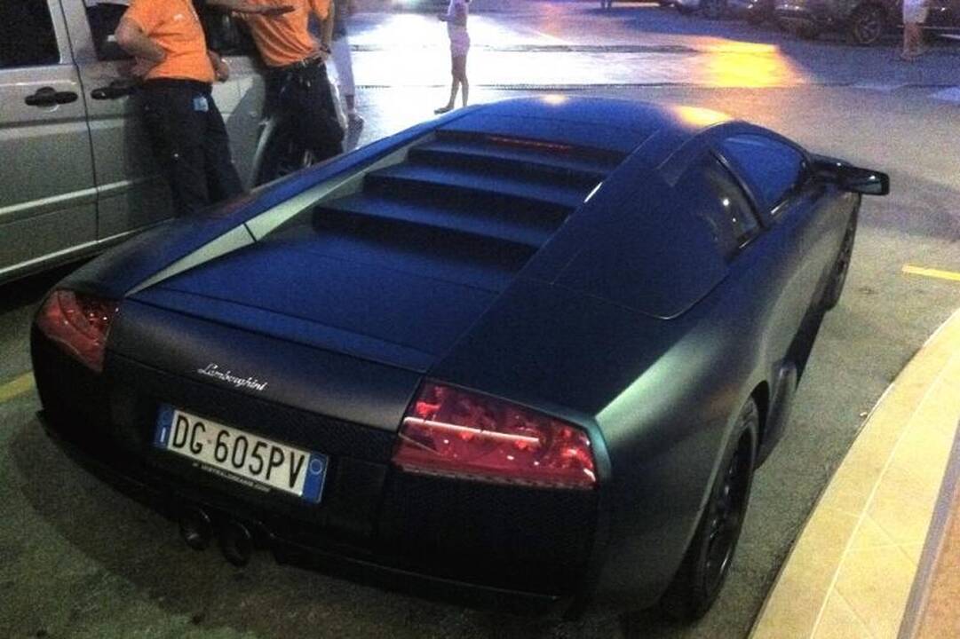 Nauja superautomobilių tendencija – tik matiniai atspalviai
