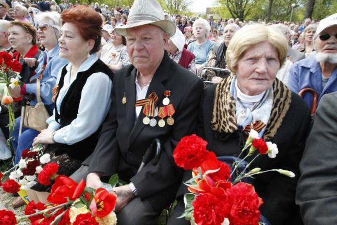 Pergalės diena Klaipėdoje: gėlės ir padėkos veteranams
