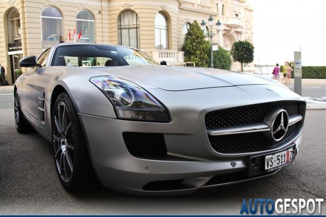 Nauja superautomobilių tendencija – tik matiniai atspalviai