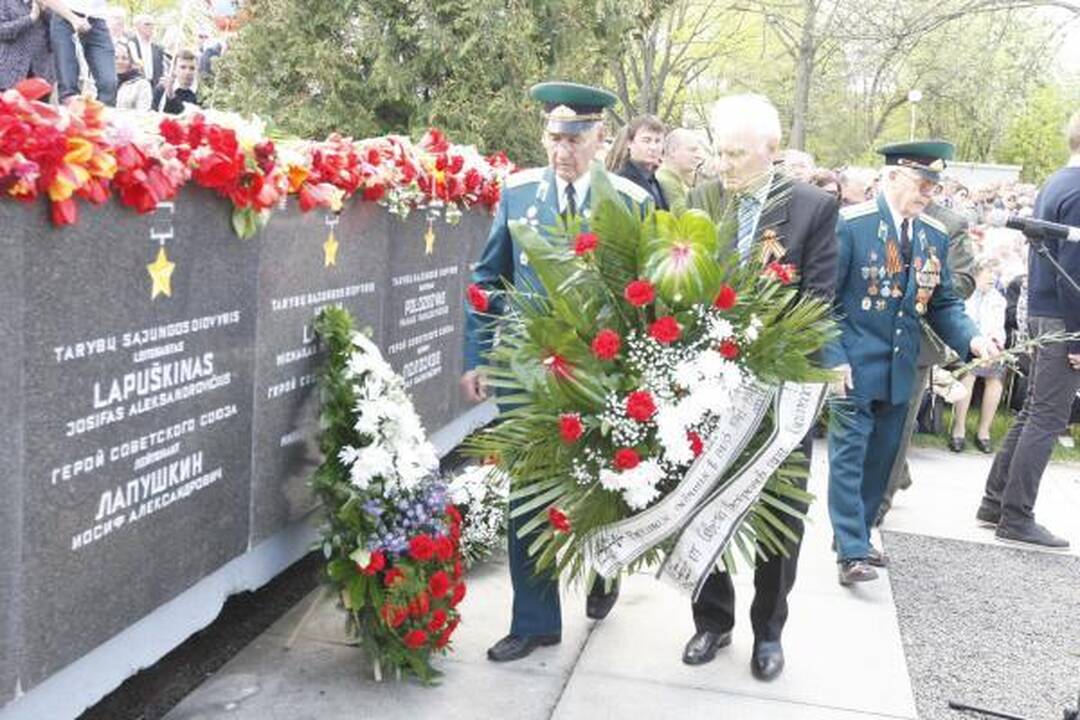Pergalės diena Klaipėdoje: gėlės ir padėkos veteranams