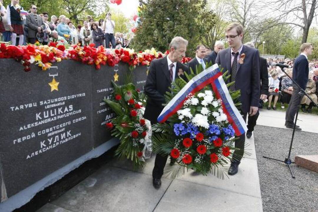Pergalės diena Klaipėdoje: gėlės ir padėkos veteranams